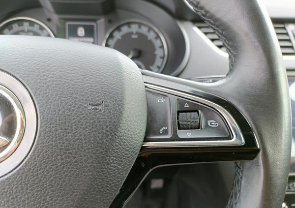 Skoda Octavia cena 37600 przebieg: 242000, rok produkcji 2017 z Gdańsk małe 277